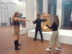 Momen Lucu Saat Taylor Swift Ketemu Taylor Lautner & Istrinya, Saling Tunjuk