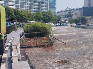 Ditabrak Mobil, Pembatas Kolam Bundaran HI Jakpus Rusak