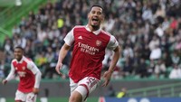 Dilansir dari Transfermarkt, inilah lima pemain Arsenal yang paling sering tampil sejauh ini. Pertama, William Saliba dengan 11 kali main, total 990 menit bermain (AP)