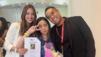 6 Momen Manis Anak Nia Ramadhani Wisuda SD, Biaya Sekolah Rp 308 Juta