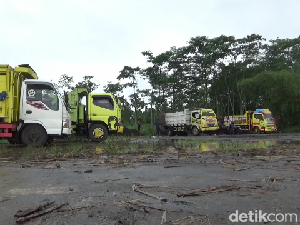 Banjir Lahar Semeru Masih Mengancam, Penambang Pasir Hentikan Aktivitas Banjir Lahar Semeru Masih Mengancam, Penambang Pasir Hentikan Aktivitas