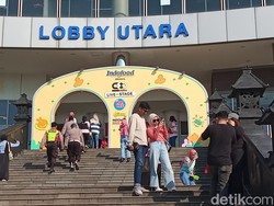 Antusias Penonton Jelang Penampilan Taeyong di CXO Media Live on Stage