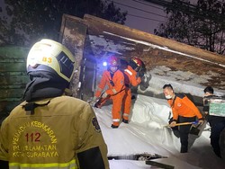 Dump Truk Terguling yang Tewaskan 1 Orang di Greges Ternyata Timpa 2 Rumah