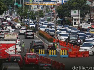 Harap Sabar, Jl MH Thamrin Tangerang Arah Serpong Macet Harap Sabar, Jl MH Thamrin Tangerang Arah Serpong Macet