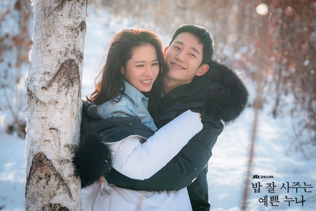 Jung Hae In mencuri hati Son Ye Jin dalam Something in the Rain/Foto: hancinema.net
