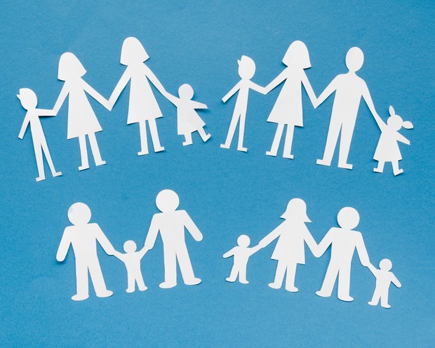 Karena kelenjar ekrin terlalu aktif, tubuh mengeluarkan keringat berlebih/Foto: Freepik/Freepik Ilustrasi keluarga