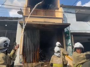 Ruko 2 Lantai di Brumbungan Semarang Ludes Terbakar