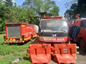 Jerit Damkar Subang di Tengah Minimnya Alat Tempur Jerit Damkar Subang di Tengah Minimnya Alat Tempur