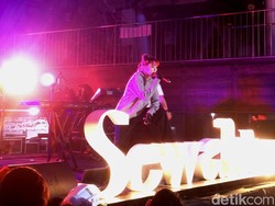 Keseruan Nonton Konser Isyana Sambil Main Salju Trans Snow World Surabaya