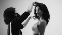 7 Potret Wanita Melayu-Muslim Pertama Jadi Model Lingerie Victorias Secret