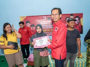 Bagikan Beasiswa PIP Puti, PDIP Surabaya: Cegah Anak Putus Sekolah Bagikan Beasiswa PIP Puti, PDIP Surabaya: Cegah Anak Putus Sekolah