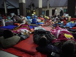 Pengungsi Banjir Lahar Dingin Gunung Semeru Jadi 1.038 Orang