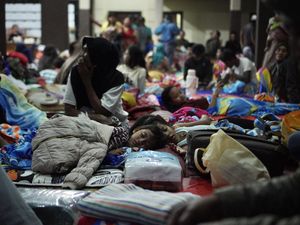1.038 Orang Mengungsi Gegara Banjir Lahar Dingin Semeru 1.038 Orang Mengungsi Gegara Banjir Lahar Dingin Semeru