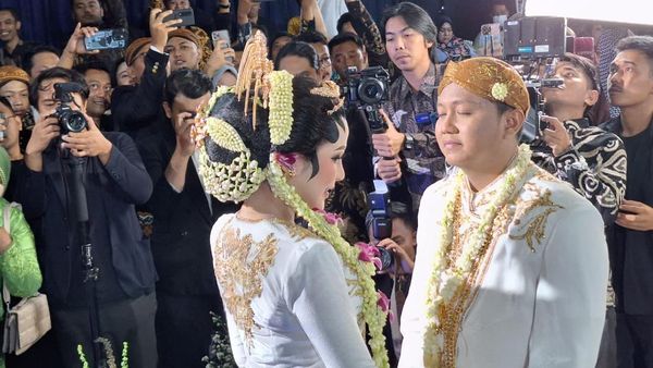 Penampakan Nikahan Denny Caknan-Bella Bonita, Kembar Mayang Disorot Netizen