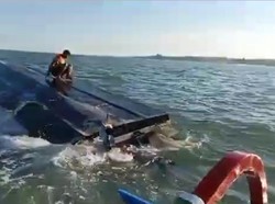 Perahu Terbalik Saat Berlayar menuju Nusa Lembongan, 2 Penumpang Dievakuasi