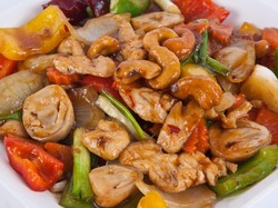 Resep Tumis Ayam Jamur dan Kacang Mete ala Restoran yang Enak Mantap