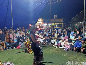 Permintaan Unik Bocah Gimbal Tegal saat Diruwat: Uang Banyak dan Tari Topeng Permintaan Unik Bocah Gimbal Tegal saat Diruwat: Uang Banyak dan Tari Topeng
