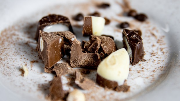 Studi menyatakan bahwa mengonsumsi cokelat mampu melindungi kulit dari kerusakan akibat sinar matahari/Foto: pexels.com/Magda Ehlers manfaat cokelat bagi kesehatan