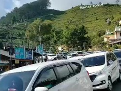Viral Puncak Macet Saat One Way, Polisi: Terhambat Kendaraan Keluar Vila