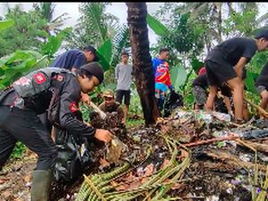 Top! Aksi Bikers di Ciamis Bersih-bersih Sampah di Sungai Sepanjang 5 Km