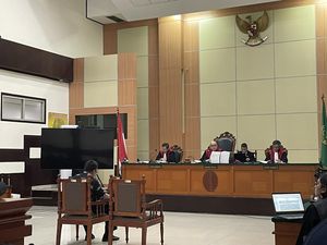 Ahli Bahasa: Podcast Haris Azhar-Fatia Cemarkan Nama Baik Luhut Ahli Bahasa: Podcast Haris Azhar-Fatia Cemarkan Nama Baik Luhut