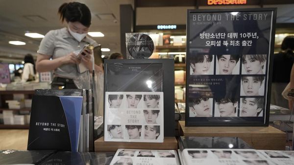 BTS Luncurkan Buku Memoar 10 Tahun Berkarya