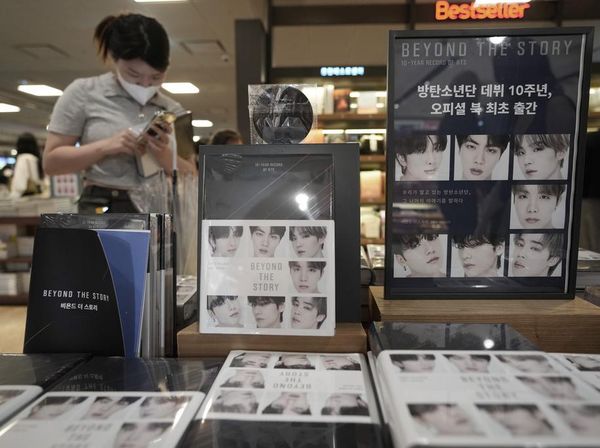 BTS Luncurkan Buku Memoar 10 Tahun Berkarya