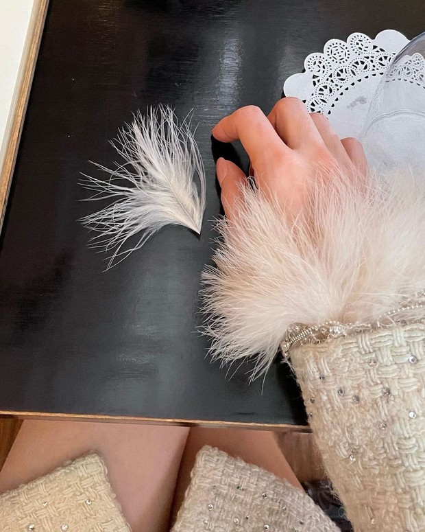 Detail tweed dress Saint Laurent di drakor Celebrity/ Foto: instagram.com/leechungah Detail tweed dress Saint Laurent di drakor Celebrity (2023)