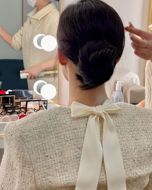 Detail tweed dress Saint Laurent di drakor Celebrity/ Foto: instagram.com/leechungah Detail tweed dress Saint Laurent di drakor Celebrity (2023)