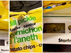 Gegara Takut Dicurangi, Pelanggan Supermarket Ini Nekat Timbang Camilan