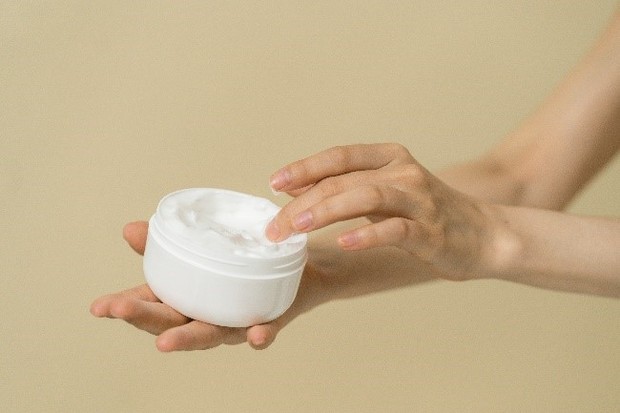 Gunakan pelembab setelah menggunakan retinol