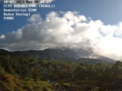 Gunung Karangetang Masih Erupsi Pagi Ini, Warga Diminta Siaga