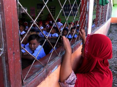 Ekspresi Anak-anak Saat Hari Pertama Masuk Sekolah di Gowa