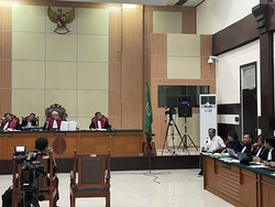 Haris Azhar Emosi Dipotong Jaksa Saat Tanya Ahli: Kok Anda yang Jawab