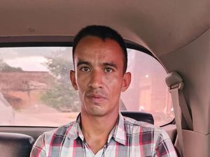 Tampang Pencuri Rampas Iphone-Paksa Transfer Uang Rp 5 Juta di Binjai Tampang Pencuri Rampas Iphone-Paksa Transfer Uang Rp 5 Juta di Binjai