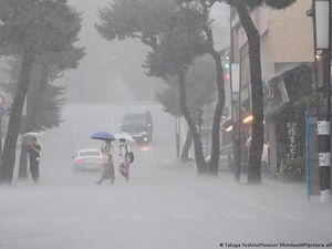 Hujan Terparah di Jepang Tewaskan Satu Orang di Kyushu Hujan Terparah di Jepang Tewaskan Satu Orang di Kyushu