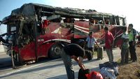 Foto-foto Kecelakaan Bus di Tol Pejagan-Pemalang yang Tewaskan 2 Orang