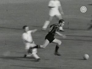 Luis Suarez dalam Kenangan: Kalau Bingung, Oper Bolanya ke Suarez