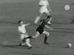 Luis Suarez dalam Kenangan: Kalau Bingung, Oper Bolanya ke Suarez