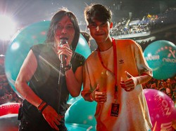 Once Mekel Semangat Temani Anak Nyoblos Pertama Kali