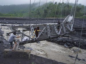 Mari Bantu Korban Banjir Lahar Dingin Semeru, Begini Caranya