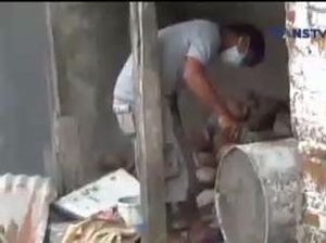 Kejamnya Mahasiswa di Kediri Bunuh Janda Lalu Disemen dalam Tong Kejamnya Mahasiswa di Kediri Bunuh Janda Lalu Disemen dalam Tong