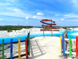 10 Destinasi Wisata Bangka Tengah yang Cocok untuk Liburan Bareng Bestie 10 Destinasi Wisata Bangka Tengah yang Cocok untuk Liburan Bareng Bestie