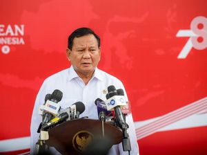 Prabowo Jenguk Bocah Nabila yang Ditabrak Truk Saat Selamatkan Kucing