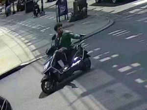 Horor Pria Skuter Tembak Kakek 85 Tahun di Jalan