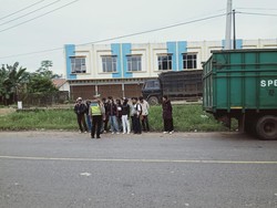 Truk Batu Bara Angkut Belasan Pelajar Bolos Terjaring Operasi Patuh Siginjai