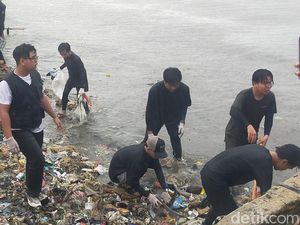 Misi Pandawara Inisiasi Bersih-bersih Sampah di Pantai Sukaraja Misi Pandawara Inisiasi Bersih-bersih Sampah di Pantai Sukaraja