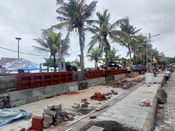 Dinas PUPR Cueki Protes Pedagang soal Pembatasan Akses Pantai Kuta