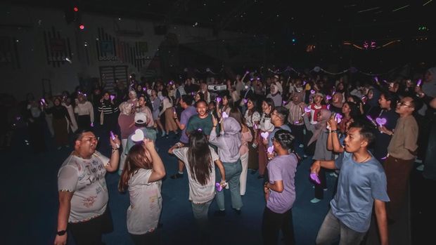 Ratusan penggemar Taylor Swift di Jakarta berkumpul pada Sabtu (8/7) merayakan perilisan album rekam ulang Speak Now (Taylor's Version) sekaligus masih berharap Indonesia akan disambangi musisi itu untuk The Eras Tour.