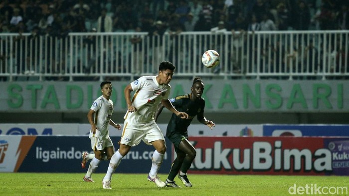 Persikabo Vs Persija Berbagi Poin Persikabo 1973 vs Persija Jakarta berakhir tanpa pemenang dalam lanjutan BRI Liga 1 2023/2024. Macan Kemayoran diredam Laskar Padjajaran tanpa gol di Bogor.